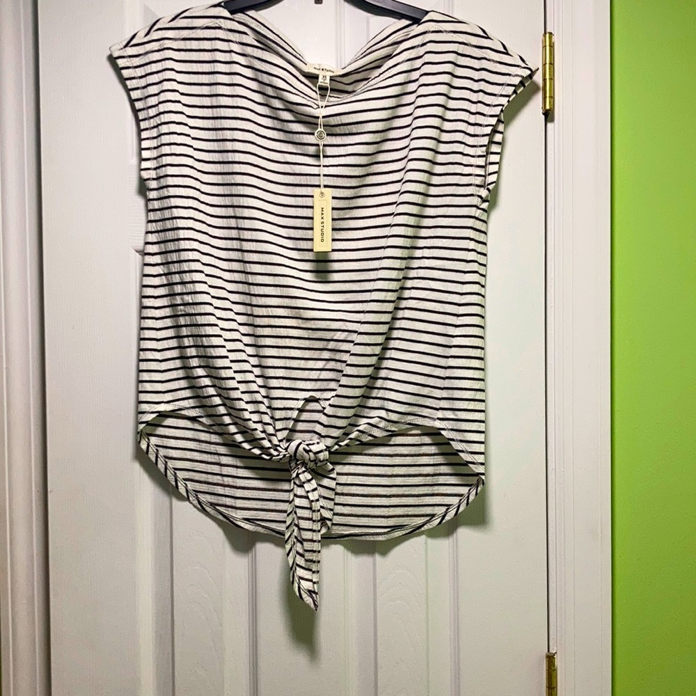 NEW WITH TAG Black and white shirt